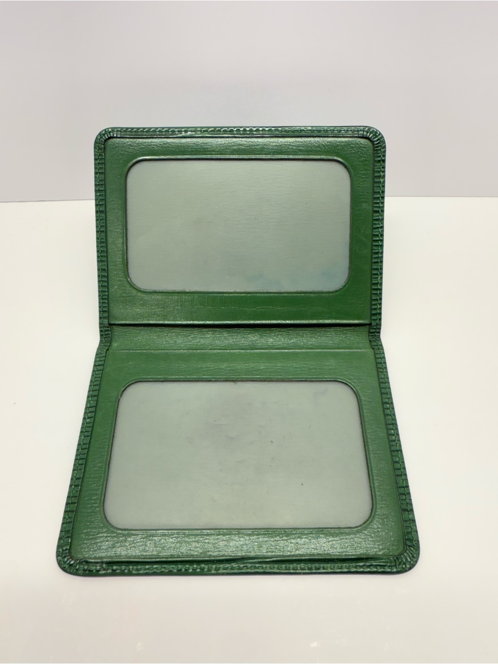 Louis Vuitton Green Epi Leather Bi-Fold Card Holder - Picture 4 of 4